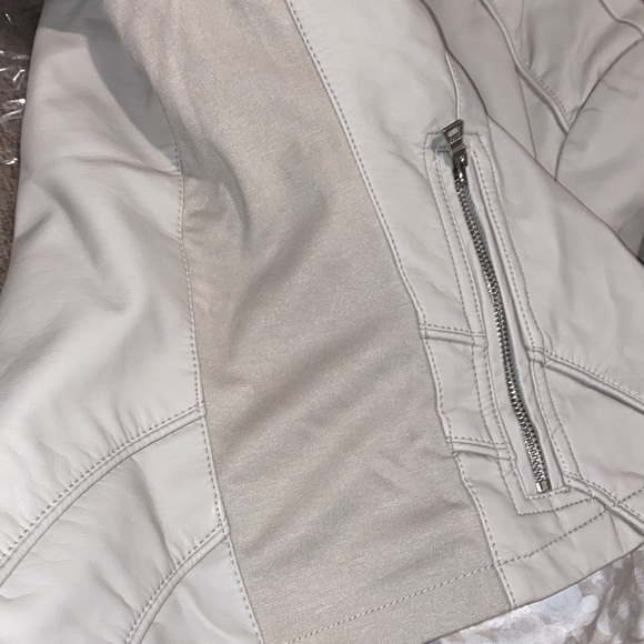 GUESS  Stone Faux Leather‎ Racer Jacket Large - Picture 14 of 14